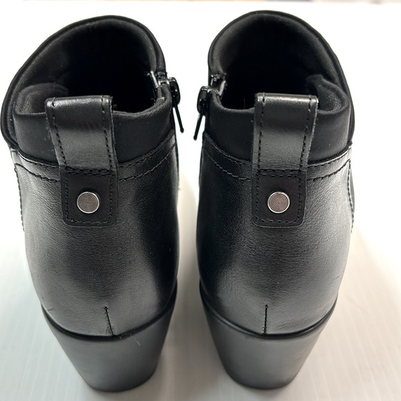 Clarks Of England Womens Shoes Emily Leather Chelsea Ankle Boots - Sz 7 1/2 - Picture 4 of 12